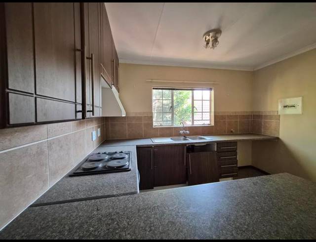 2 BEDROOM APARTMENT FOR SALE IN MOOIKLOOF RIDGE ESTATE